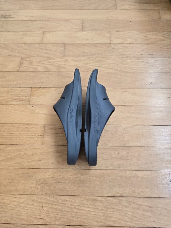 OOFOS | OOahh Charcoal Slate Gray Monochrome Recovery Slide Sandals | Men 13 main image 7